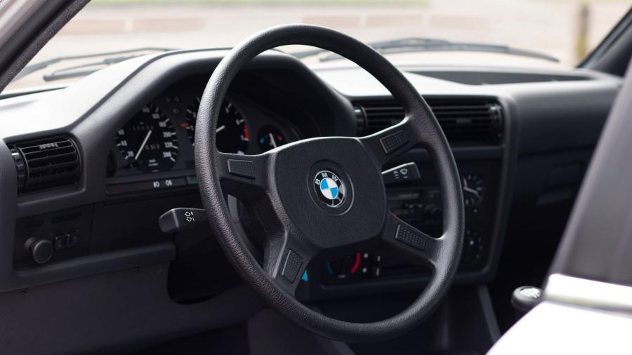 Интерьер BMW 325iX Sedan (E30) 1986 года  (EU) (фото 24 из 25)